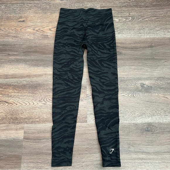 Gymshark Adapt Animal Seamless Leggings with a zebra print pattern Small Black - Picture 3 of 9